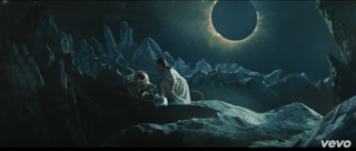 Illustration for article titled David Bowie Is His Very Own Space Oddity in Freaky Deaky New Video